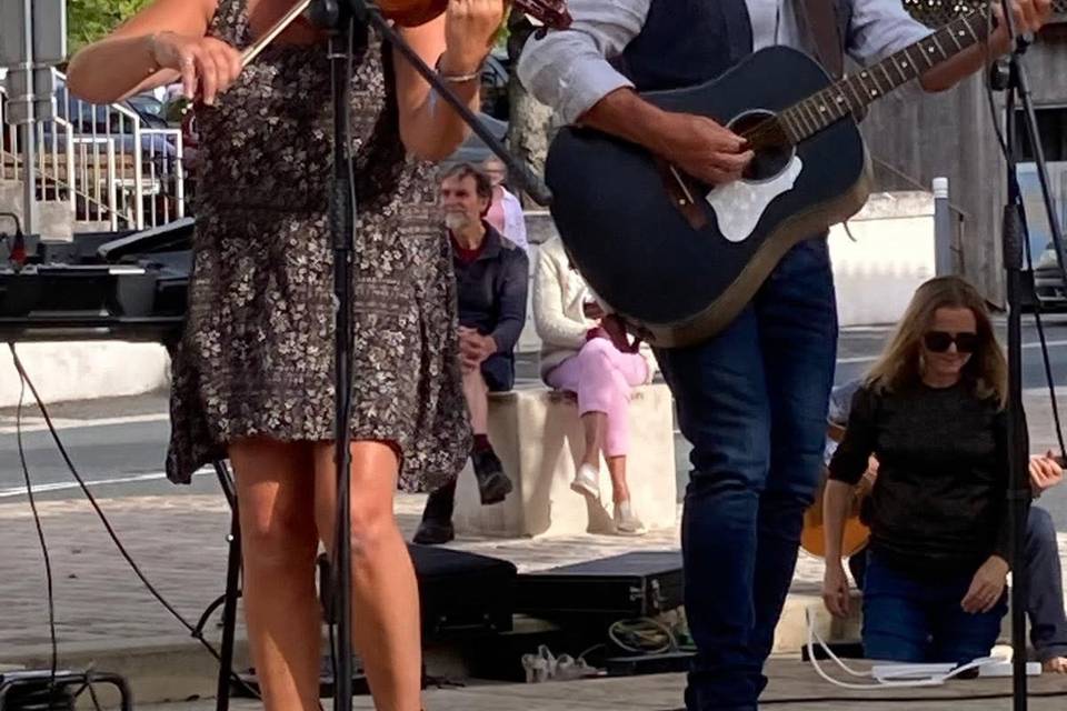 2 of Diamonds - Acoustic Duo