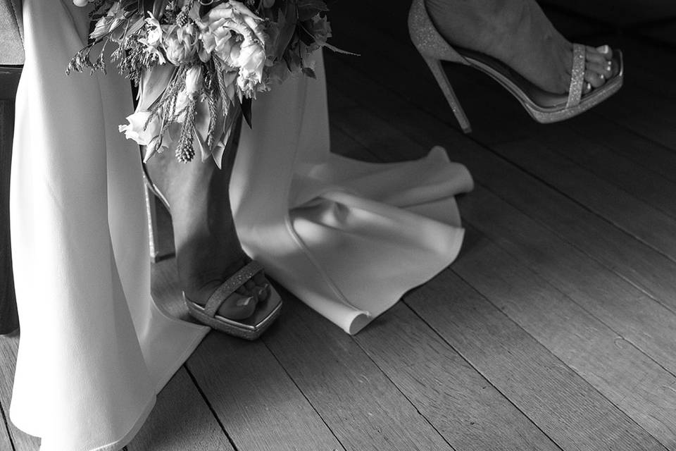 Bouquet and brides shoes