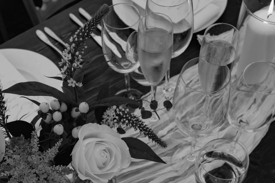 Black & white dinner table