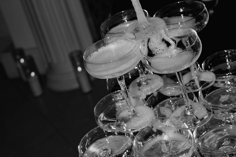 Champagne tower black & white