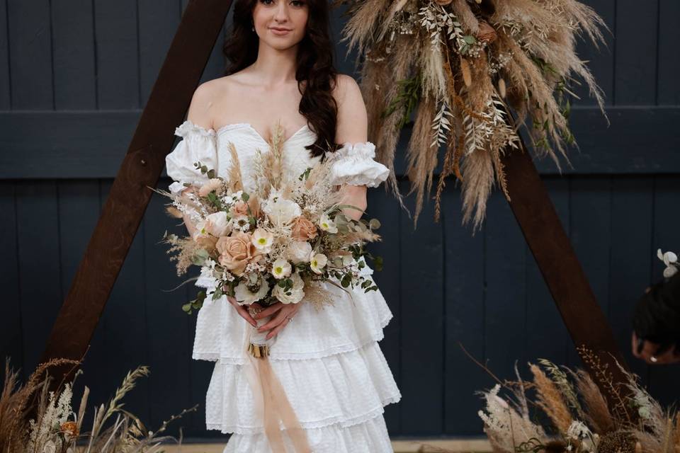 Dried bouquet & backdrop