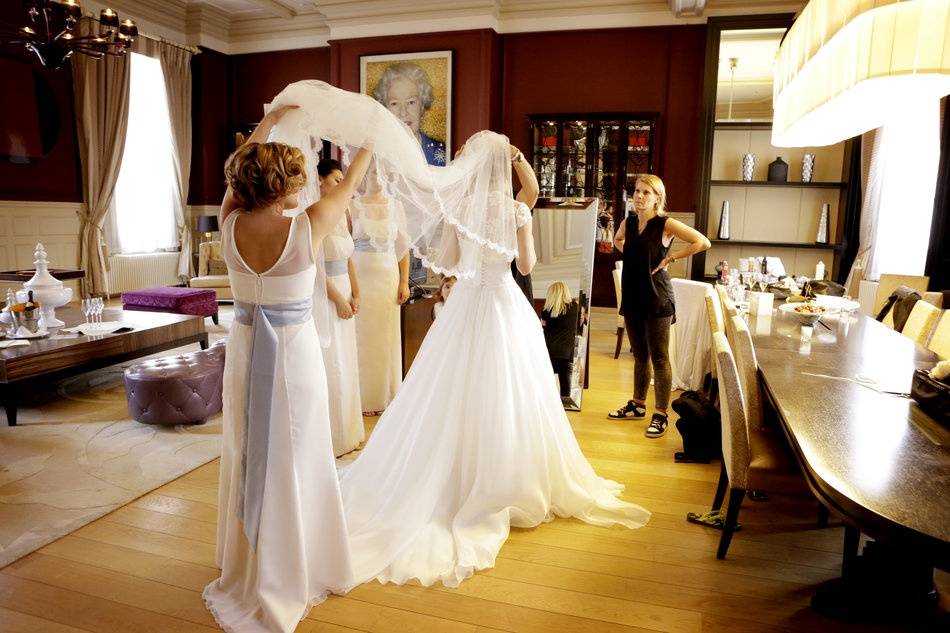 Gill Flett Photography - Getting ready