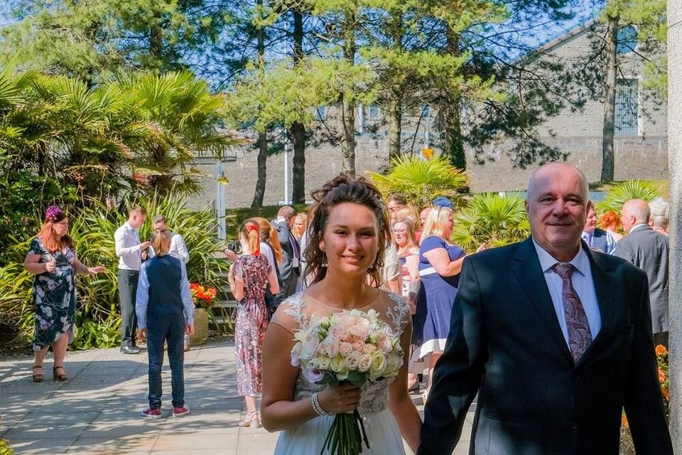 Bride and father arriving