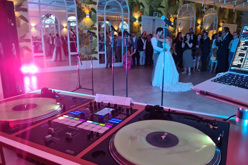 Turntable DJing