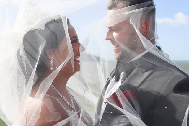 Confetti Wedding Photography