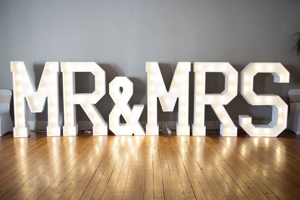 Mr and Mrs light up sign