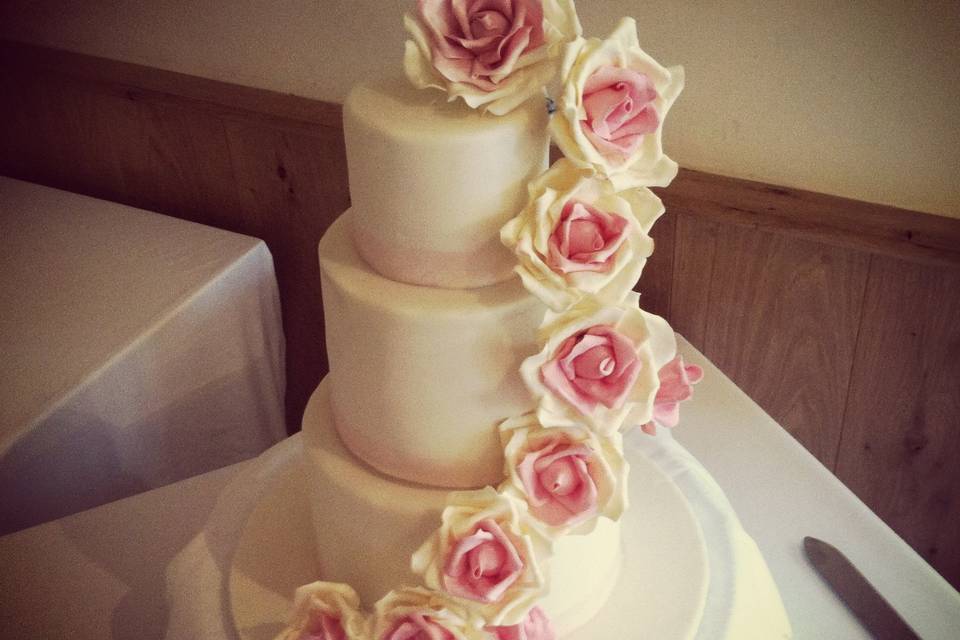 Vintage style rose cascade