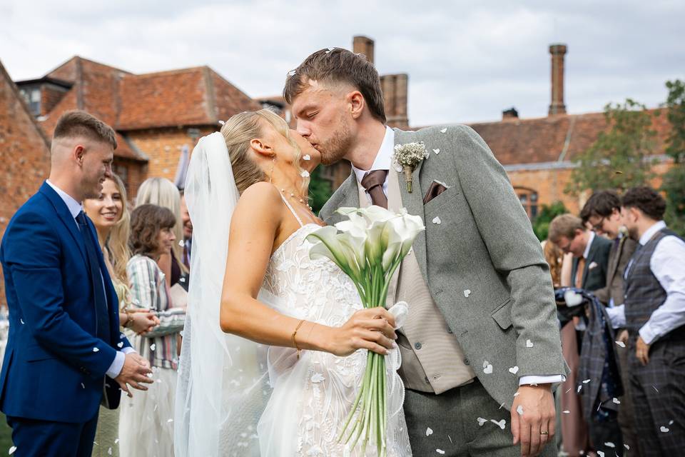 Confetti kiss