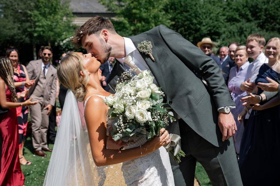 Confetti kiss