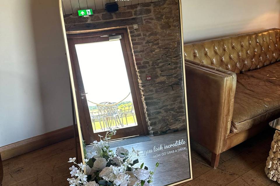 Gold Arched welcome sign