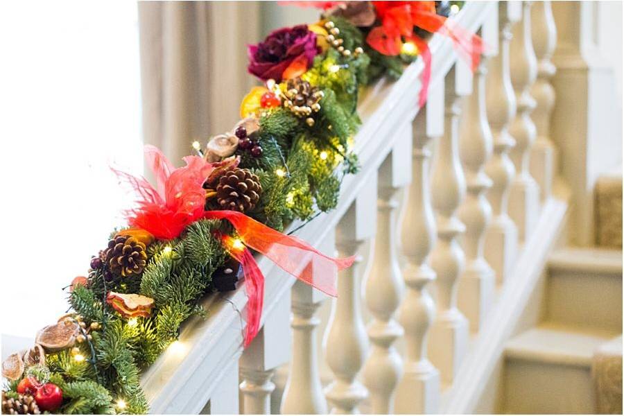 Traditional christmas garland