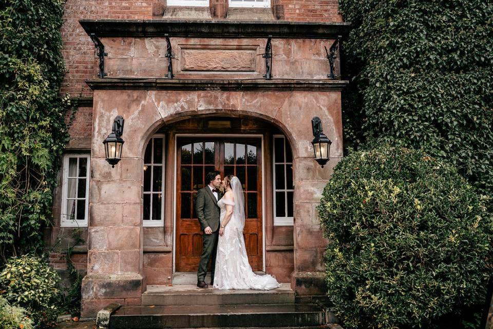 V&M-Nunsmere Hall