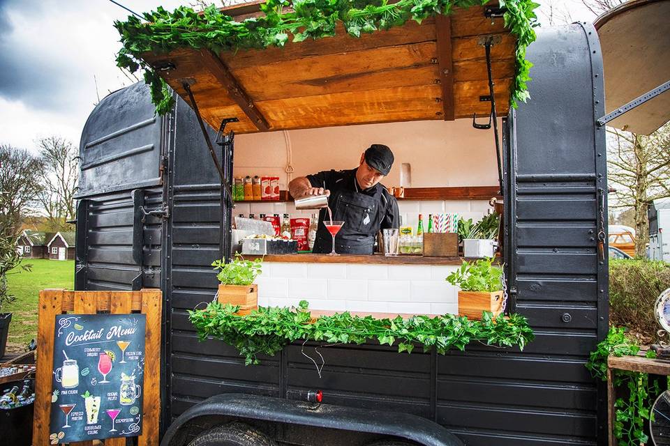 Cocktail Horse Box Bar