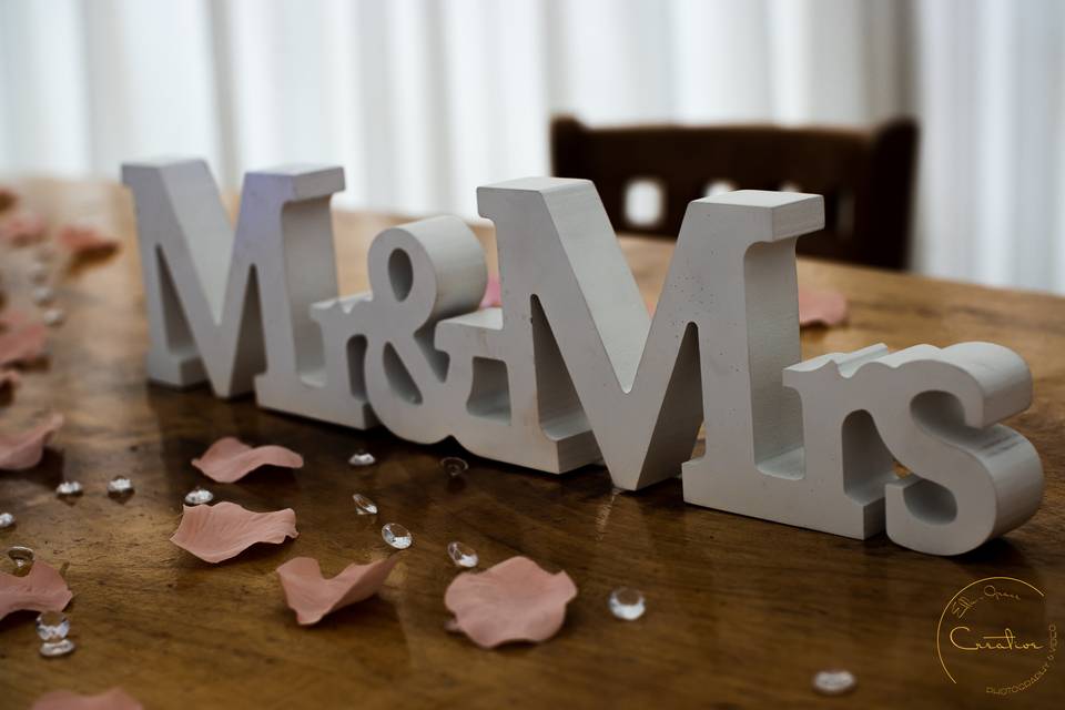 Mr & Mrs wedding detail