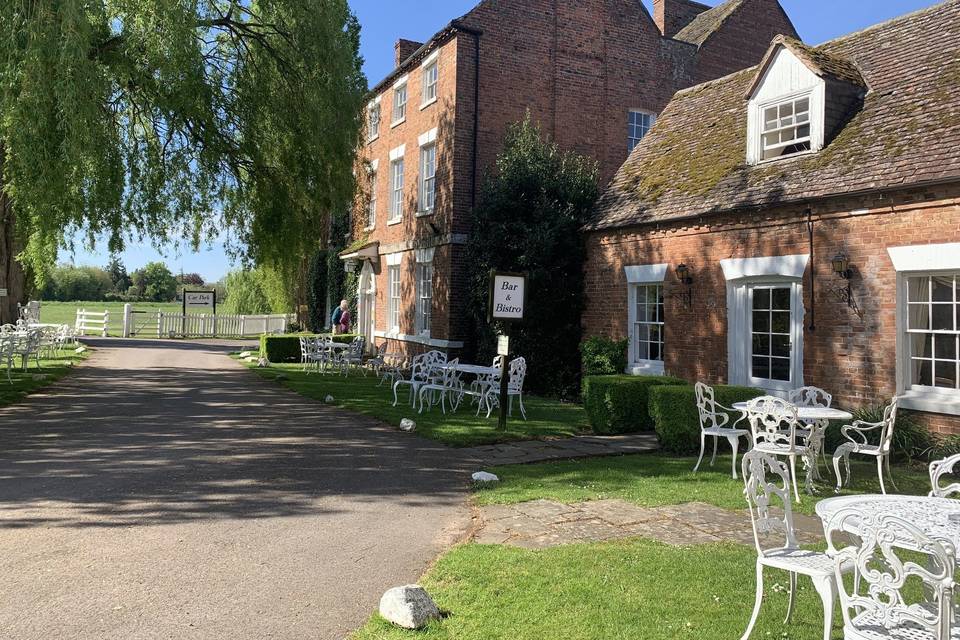 Corse Lawn House Hotel 3