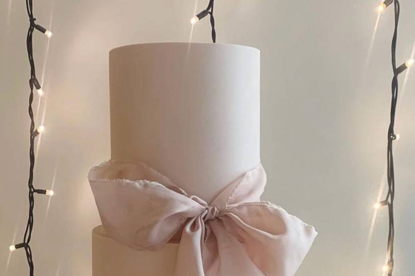 Two-Tier with oversized Bow