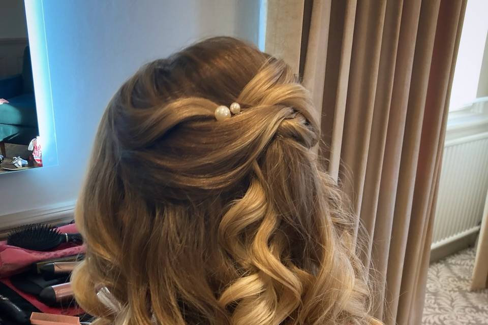 Bridesmaid hair halfup