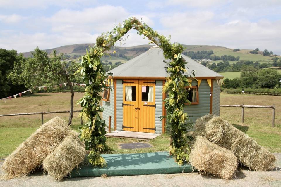 Wedding arch & Yurt Bronwyn