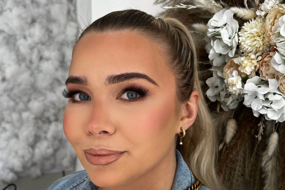 Smokey soft glam