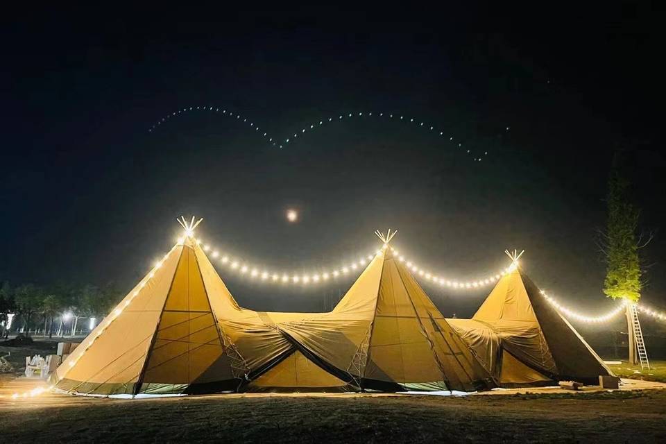 3 Tipis linked