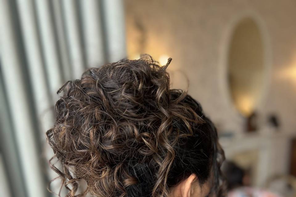Natural curls up style