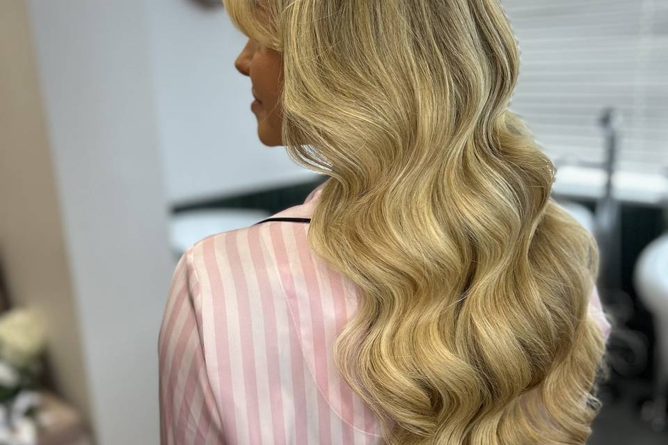 Hollywood wave with extensions