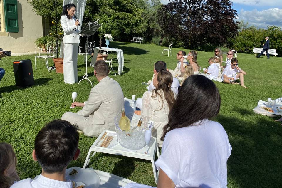 Picnic style ceremony, Verona