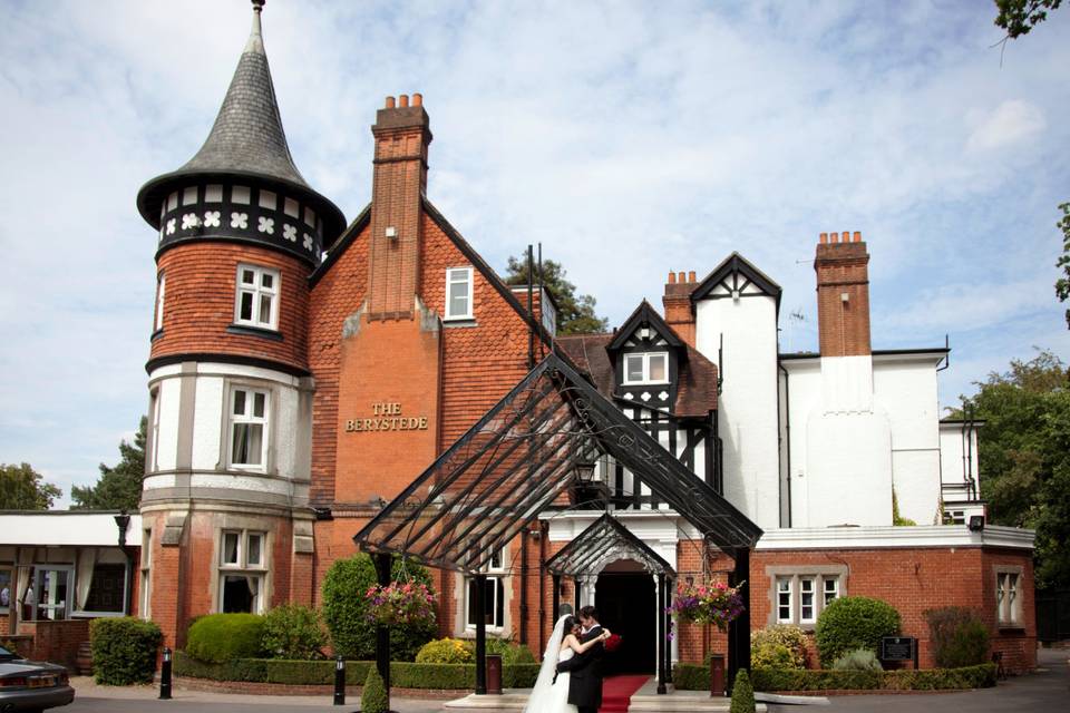 Couple outside the Macdonald Berystede Hotel & Spa