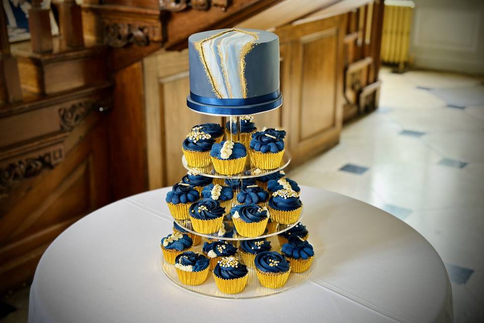 Navy & gold marble cupcakes