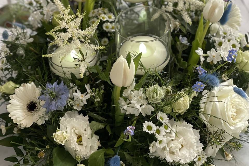 Blue and white table centre