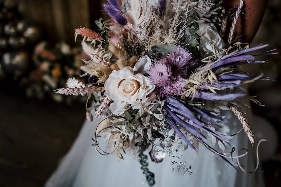 Dried flower bouquet