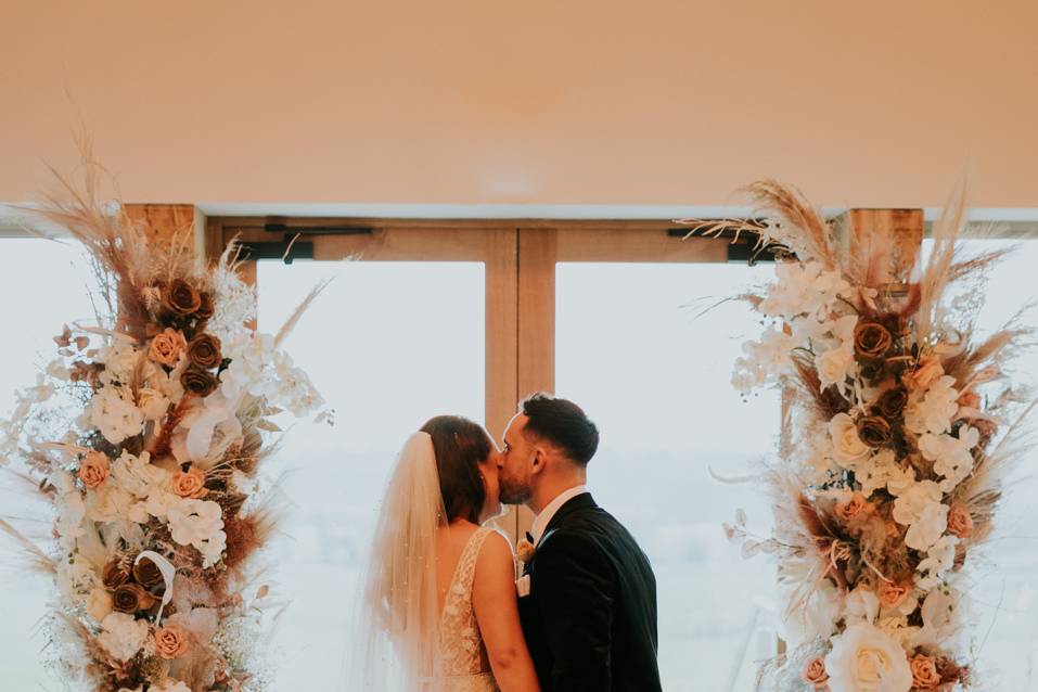 Sandy neutral styling