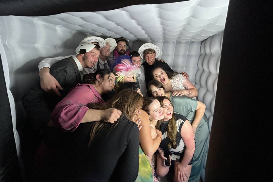 Guests in Photobooth