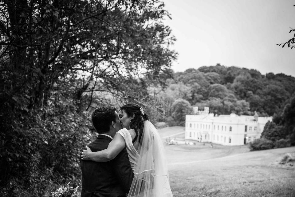 Bench kiss