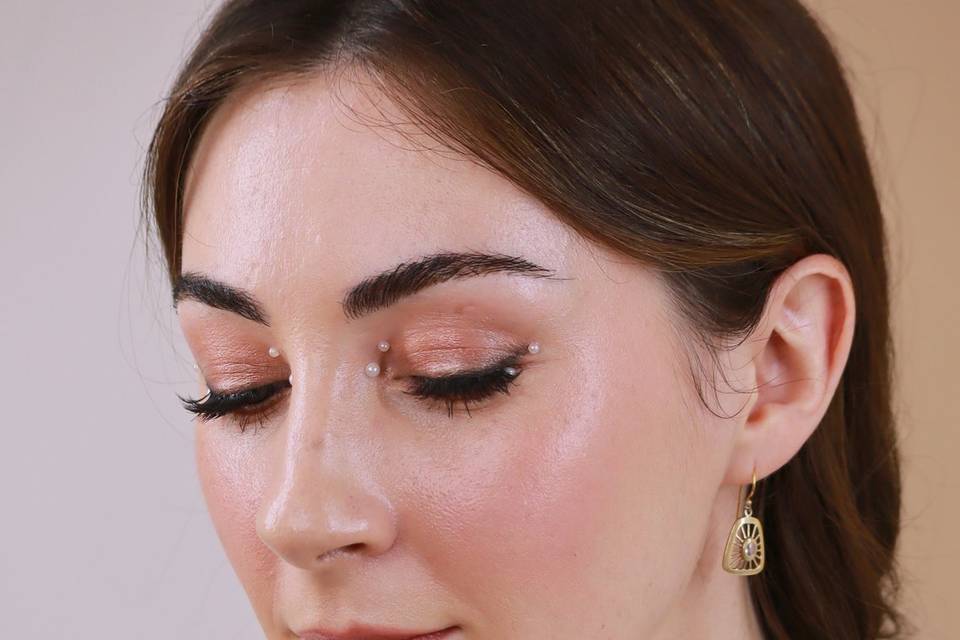 Dewy skin and pearls