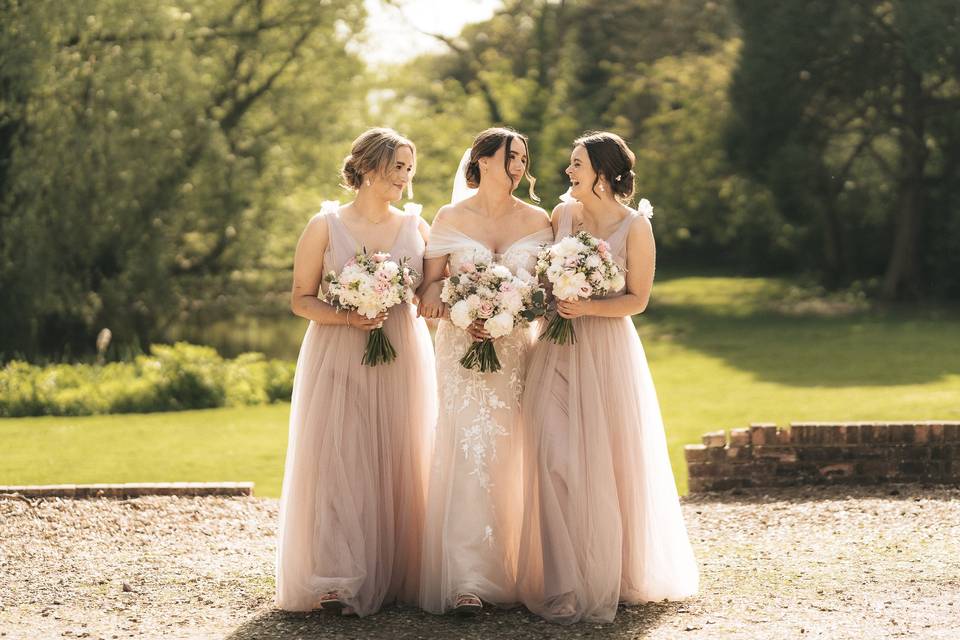 Sunny bridesmaids