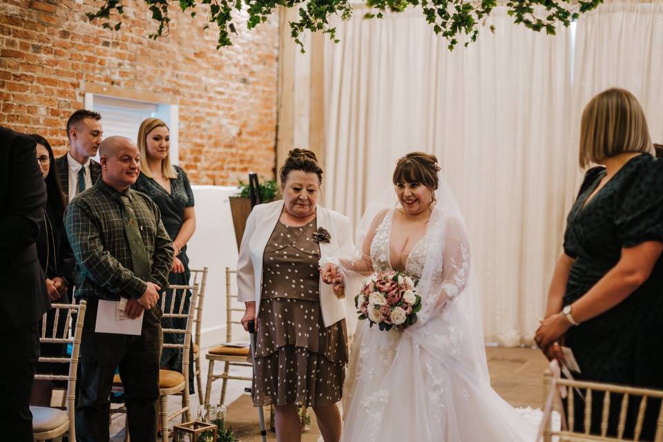 Warm, autumnal wedding