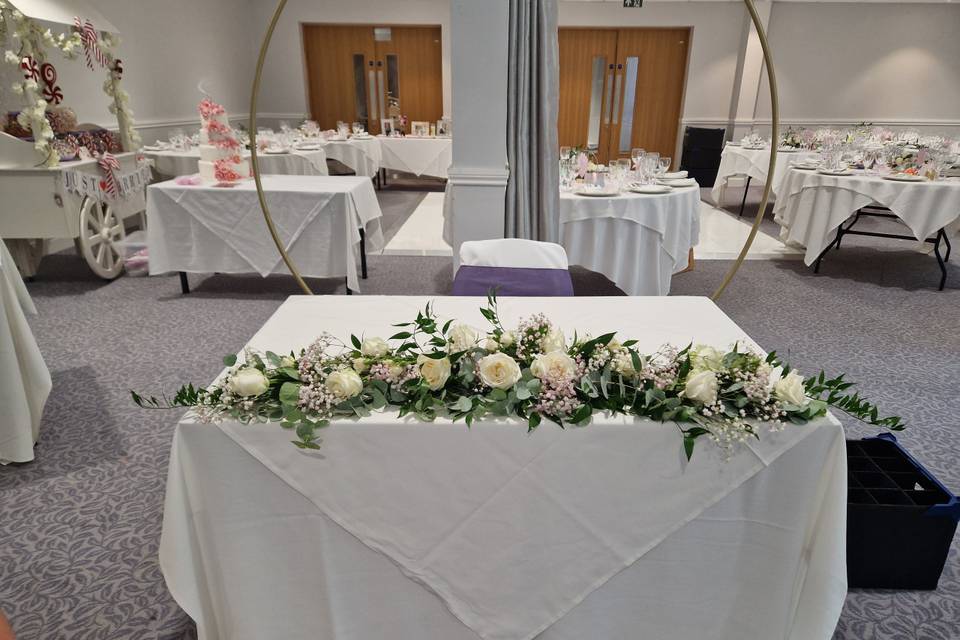 Top table garland