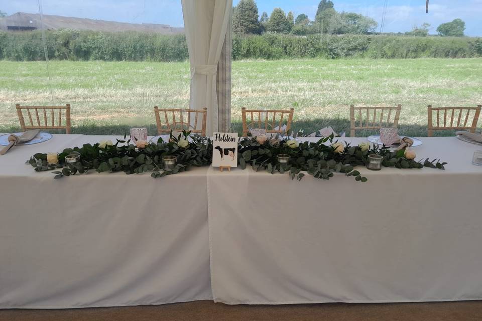 Top table garland