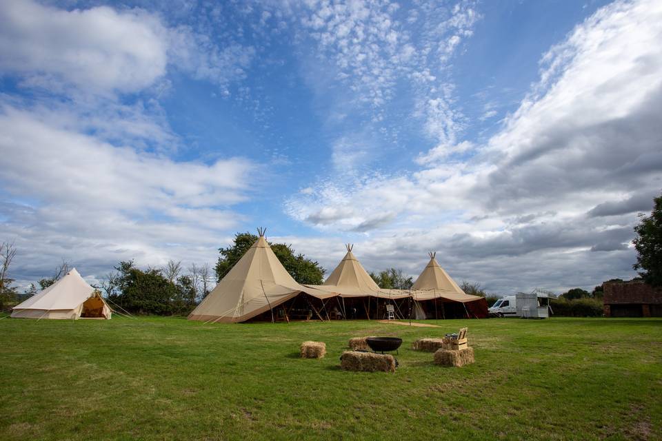 Giant 3 hat tipi