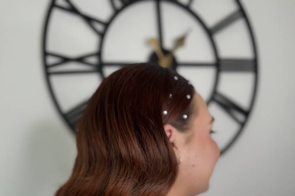 Sleek Hollywood waves