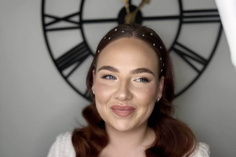 Sleek Hollywood waves