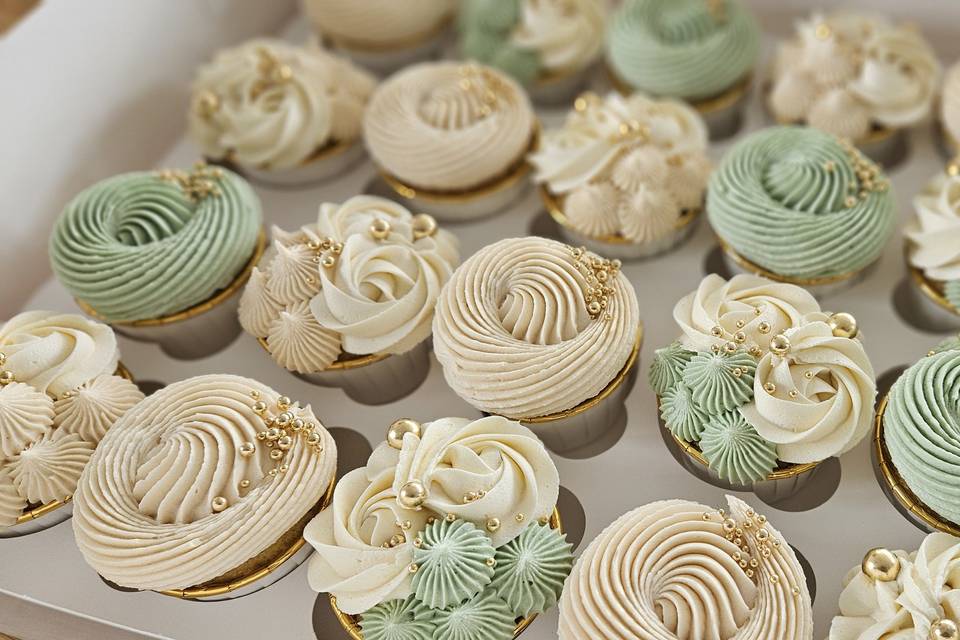 Latte, cream & sage cupcakes