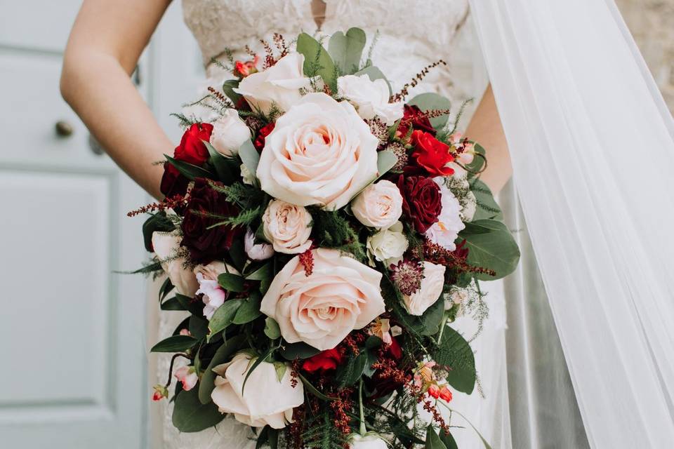 Shower/cascading bouquet