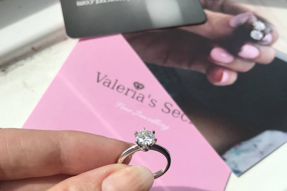 Solitaire engagement ring