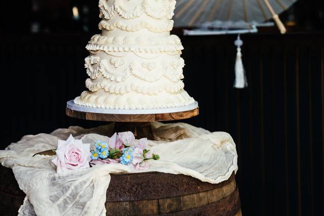 Lambeth wild flower cake