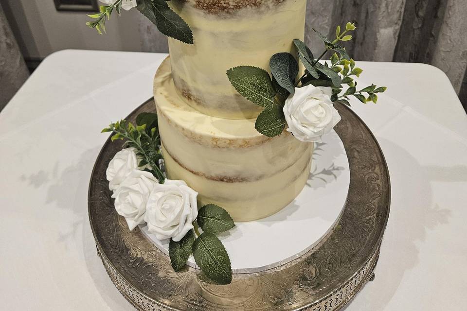 Semi naked cake