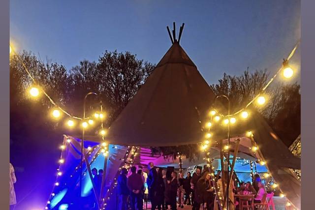 Tipi Wedding - Blue Sky Tipis