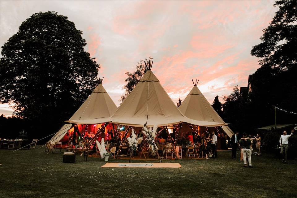 Tipi Wedding - Blue Sky Tipis