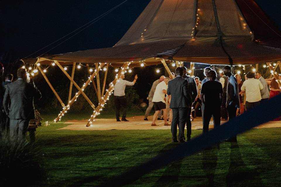 Tipi Wedding - Blue Sky Tipis